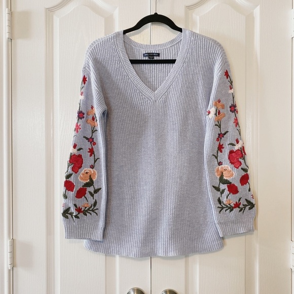 American Eagle Light Blue Woman’s Embroidered Sweater Size XS - Picture 2 of 12